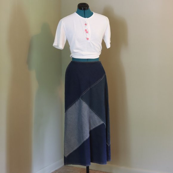 Vintage Cricket Lane | Embroidered Floral Top - Picture 2 of 9